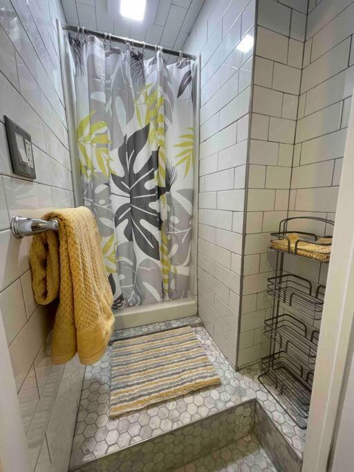 Modern Rental Brooklyn'S Hidden Gem New York City Exterior photo